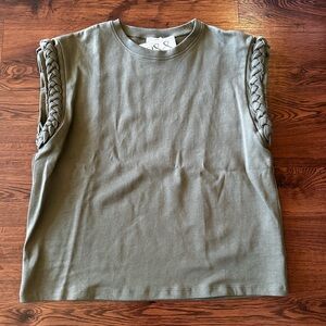 NWT entro Large Braided Sleeve Tee